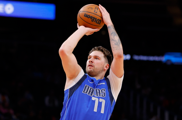 Dallas Mavericks'in Mübarizələri və Potensialları Qərb Konfransında Cari Mövsümlərinə Baxış